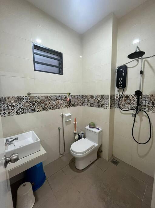 Hadeerna Homestay - Double Storey Terrace Chemor Bagian luar foto