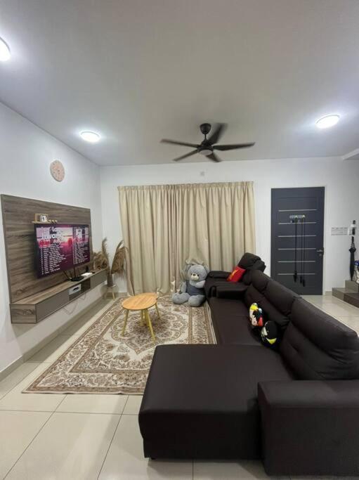Hadeerna Homestay - Double Storey Terrace Chemor Bagian luar foto
